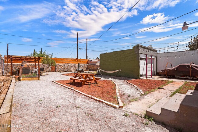 Building Photo - 4017 Oxford Ave