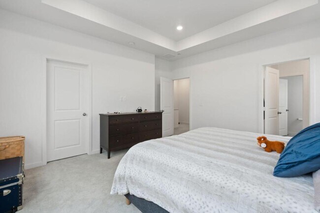 Building Photo - 5446 Second Ave