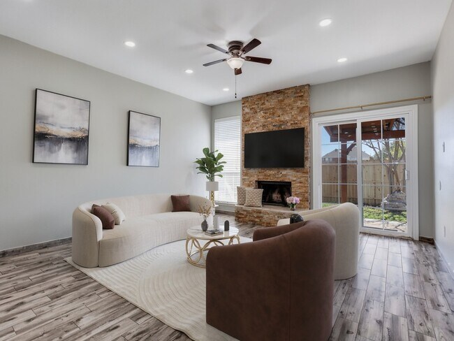 Building Photo - 220 Peach Tree Dr