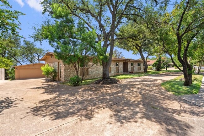 Building Photo - 6501 Mesa Dr