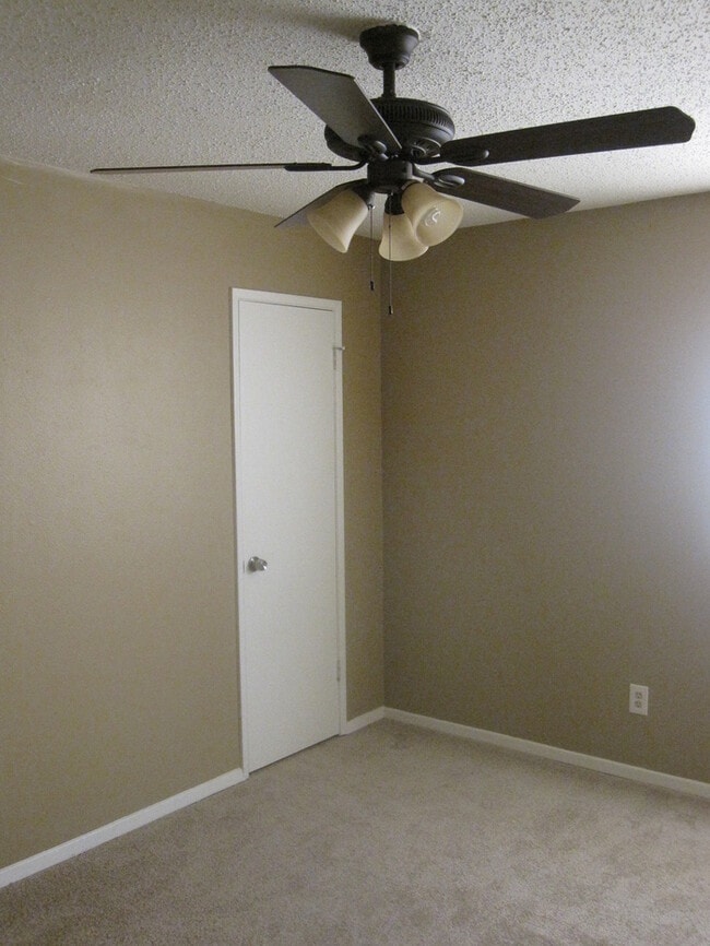 Building Photo - 2805 W Ferndale Ln