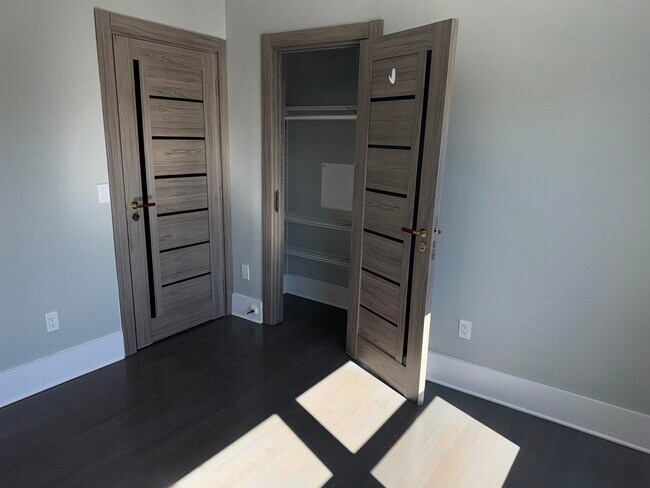 Building Photo - 76 Corbin Ave