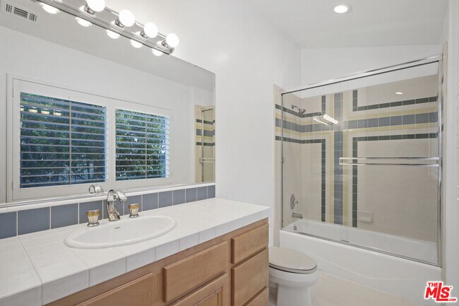 Building Photo - 6457 Zuma View Pl