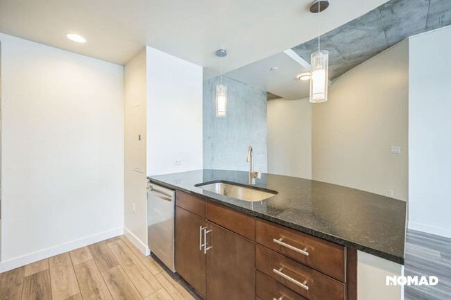 Building Photo - Best Value Luxe One Bedroom Downtown