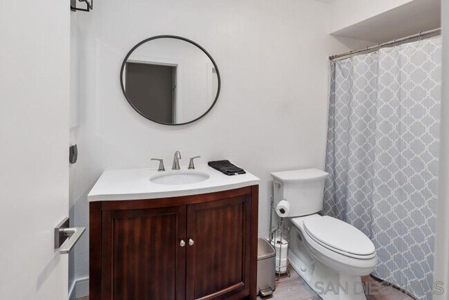 Building Photo - Gorgeous Upper Unit Condo in Fairway Knoll...