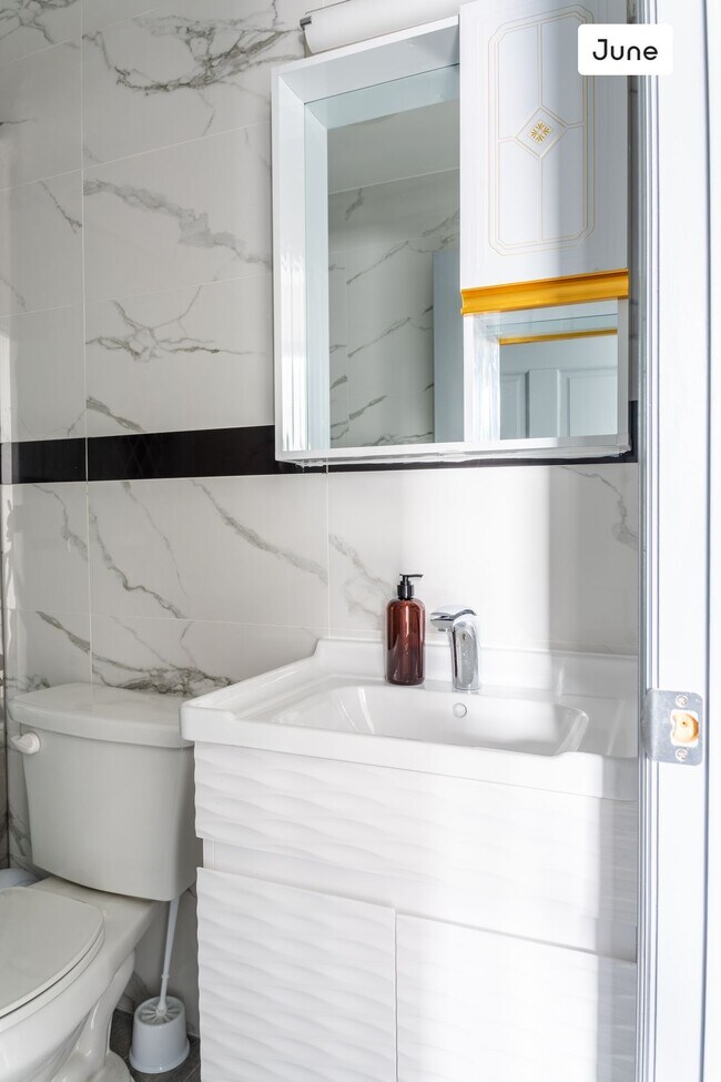 Building Photo - 2572 Steinway Street