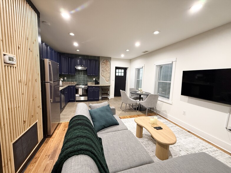 Building Photo - 2504 E York St