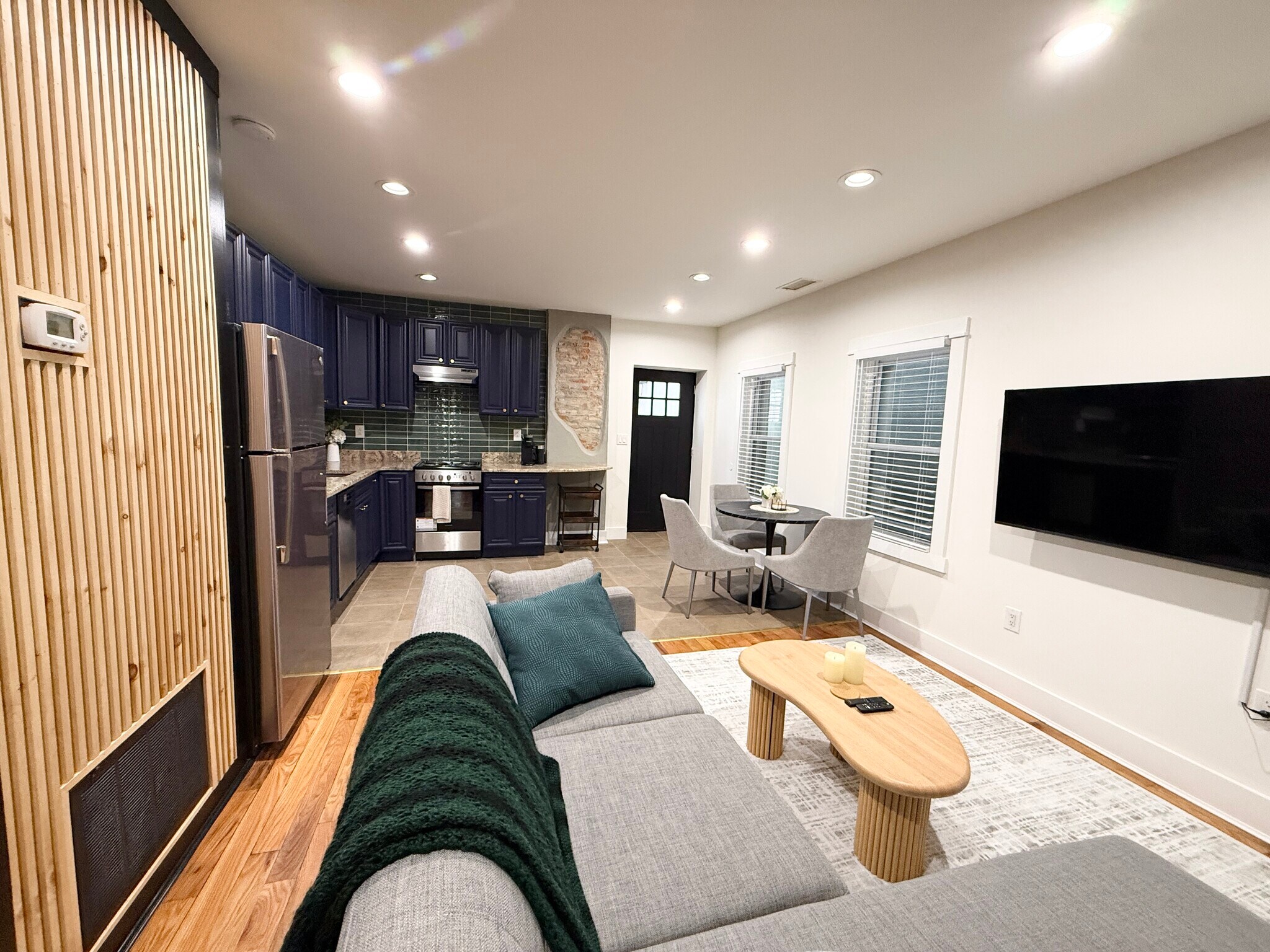 Livingroom - 2504 E York St