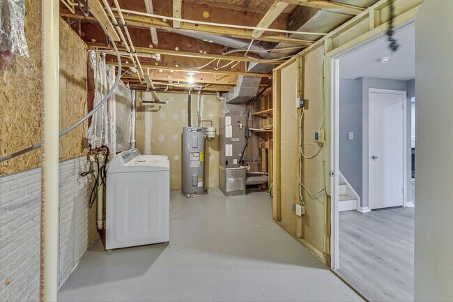 Building Photo - Beautifully maintained end unit Townhouse located in Stonebridge subdivision!