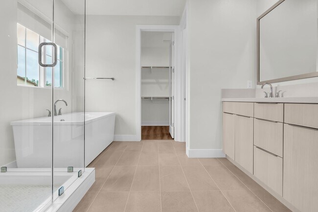 Building Photo - 720 Olivier Dr