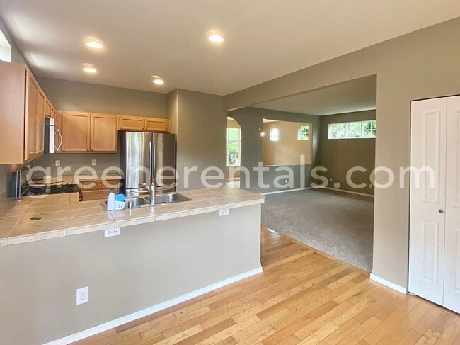 Building Photo - Lacey 4BD/2.5BA Beautiful Home Close to 1-...