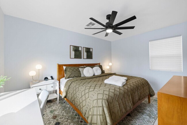 Building Photo - 8259 E Mulberry Ln