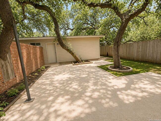 Building Photo - 342 E Terra Alta Dr
