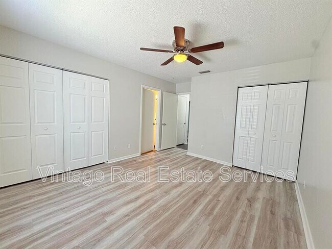 Building Photo - 851 Creekway Ct