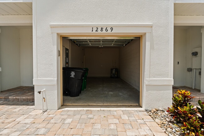 Building Photo - 12869 SW Forli Wy