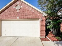 Building Photo - 952 Azalia Dr