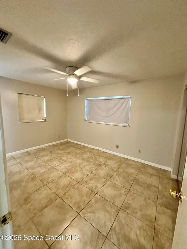 Building Photo - 680 Birchwood Ln