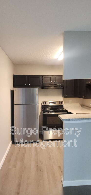 Building Photo - 18333 Roehampton Dr