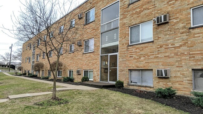 Building Photo - 3339 Epworth Ave