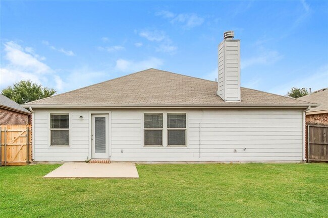 Building Photo - 1014 Lake Grove Dr