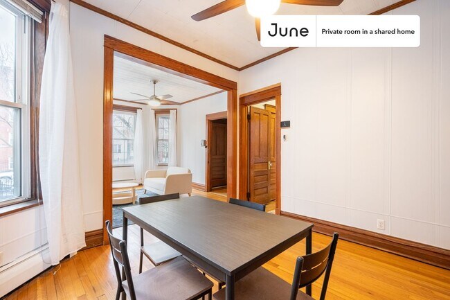 Building Photo - Private bedroom in 3 bed/1 bath Home