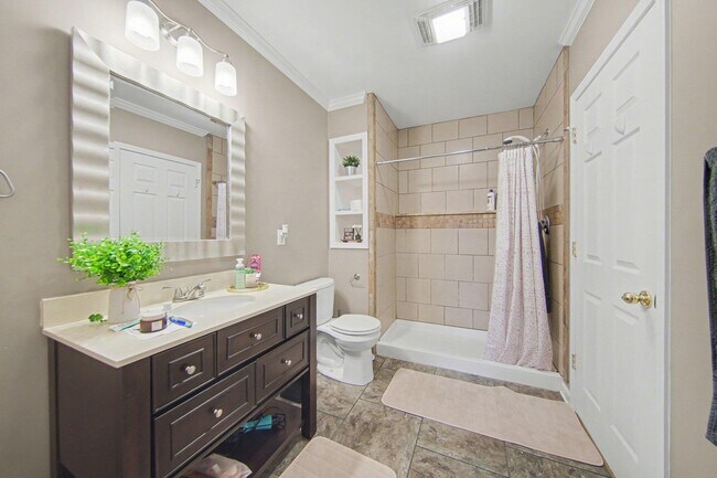 Building Photo - 1495 Chapleau Dr