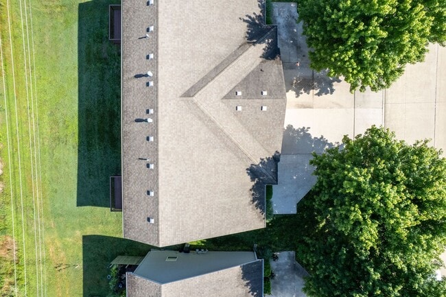 Building Photo - 701-703 Glenstone Dr.