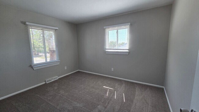 Building Photo - 4 Bedroom 2 Bath with Finished Basement and Study!