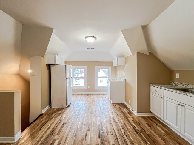Building Photo - 63 Eaton St