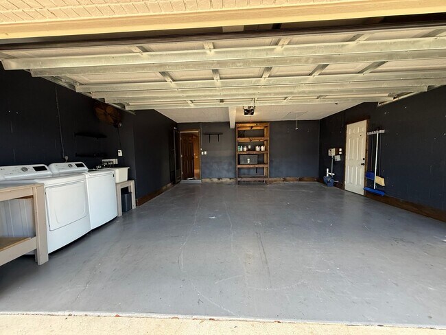 Building Photo - Beautiful Port Orange 4 Bed 2.5 Bath Serene Home Available IMMEDIATELY!