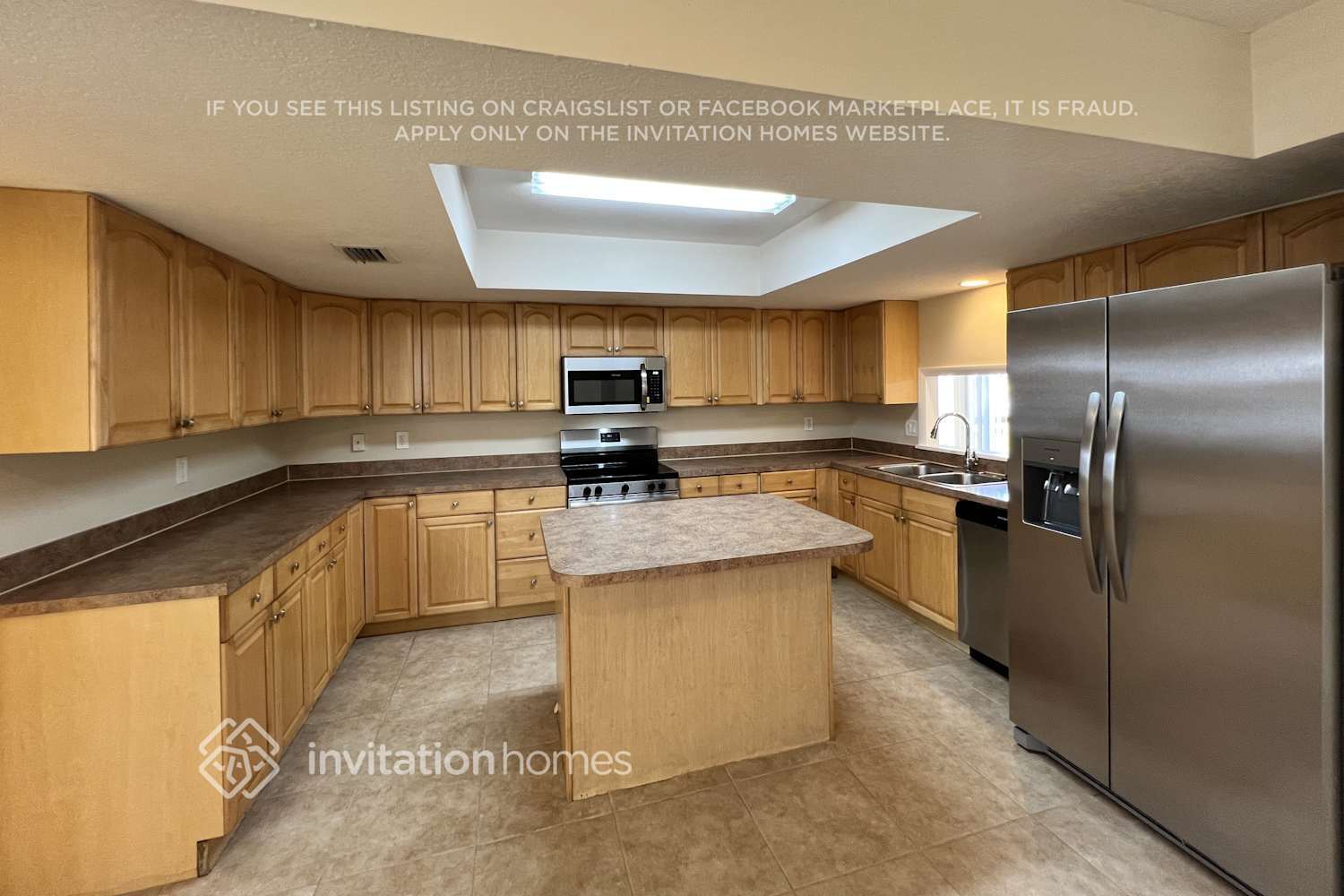 Building Photo - 832 SE Thornhill Dr