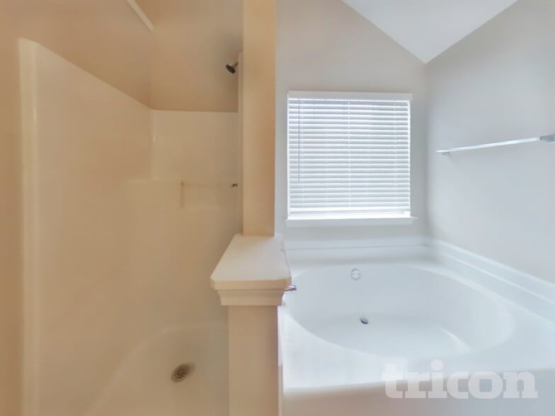 Building Photo - 4421 Gladewood Run