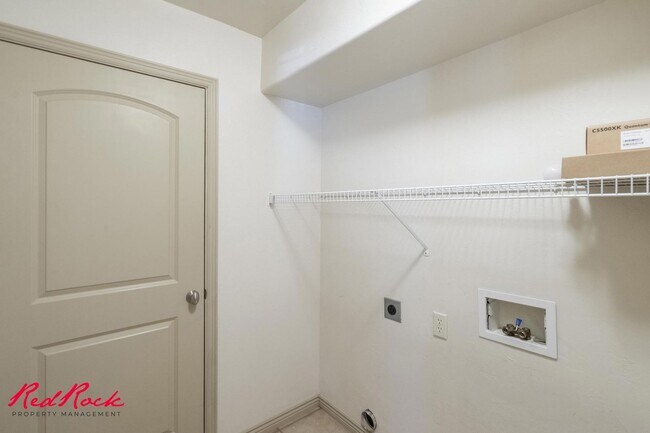 Building Photo - 3 Bedroom Townhome In Fossil Hills!