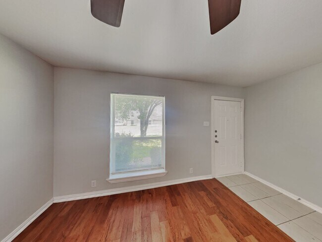 Building Photo - Coming Soon! 4BR/3BA | Newly Renovated Single Family Home | Fenced  yard | In Grand Prairie!