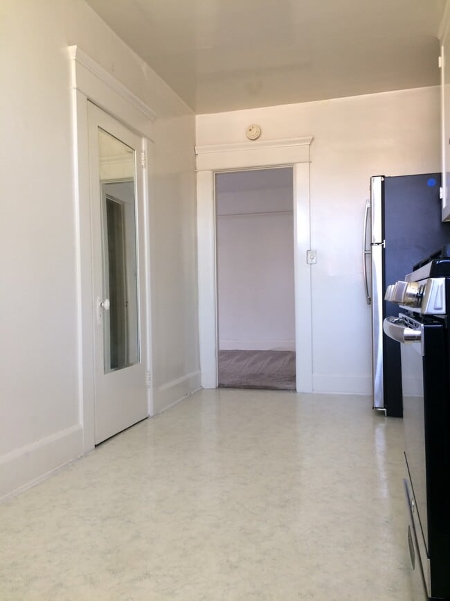 Building Photo - 105 S El Molino Ave