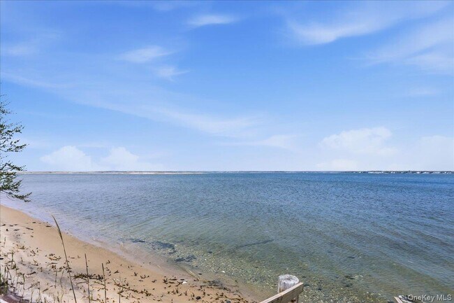 Building Photo - 672 Dune Rd