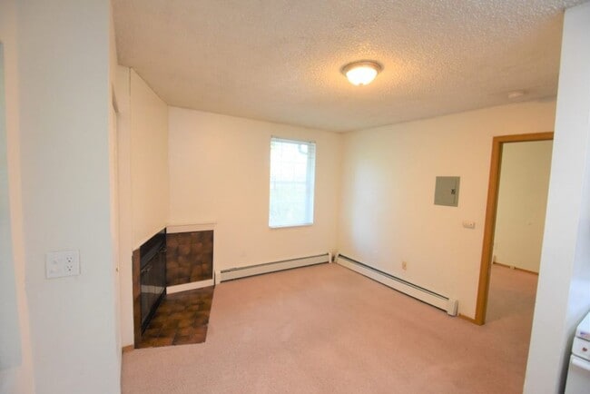 Building Photo - 1 bd apt in 7 unit complex on The Hill.
