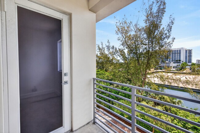 Building Photo - 1044 NE 18th Ave