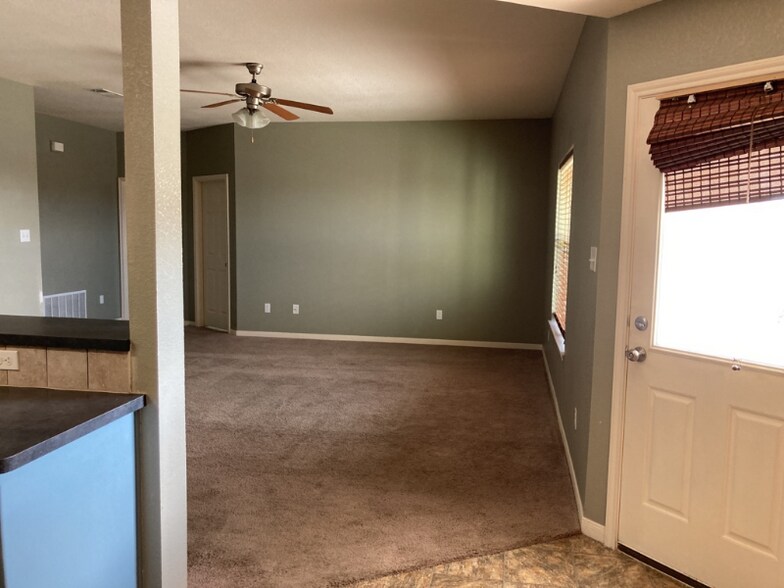 Building Photo - 2706 Tara Dr