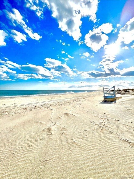 Building Photo - 253 Dune Rd