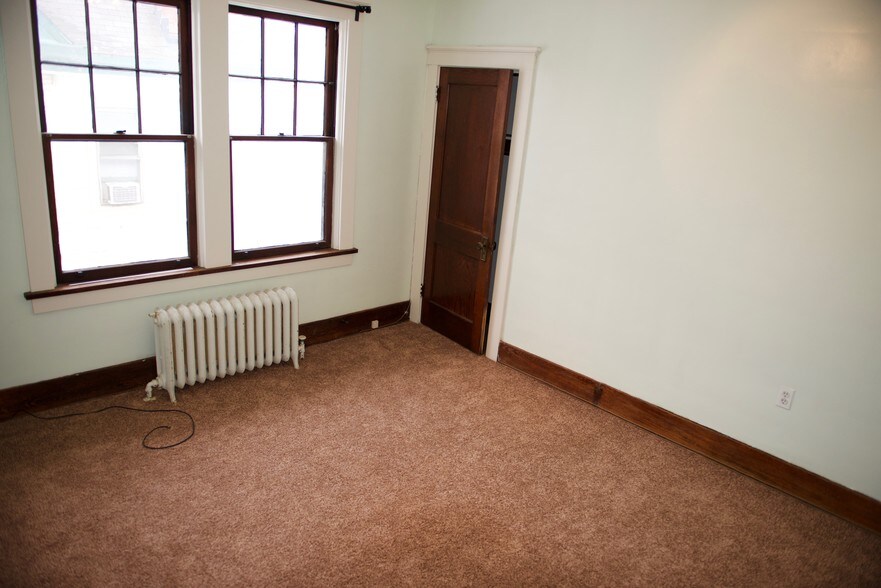 Building Photo - 9 Dinsmore Ave
