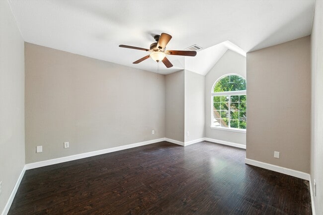 Building Photo - 9128 Cumberland Dr