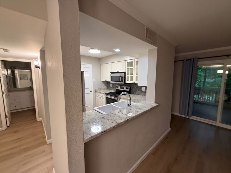Building Photo - 1501 Lincoln Way