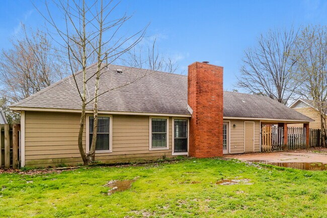 Building Photo - 7644 Valley Glen Dr