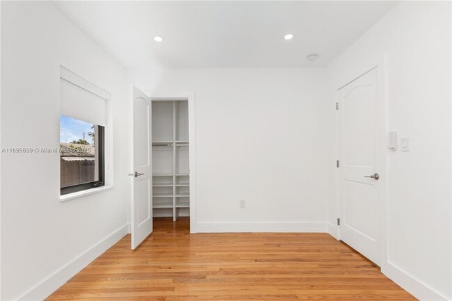 Building Photo - 6731 SW 33rd St