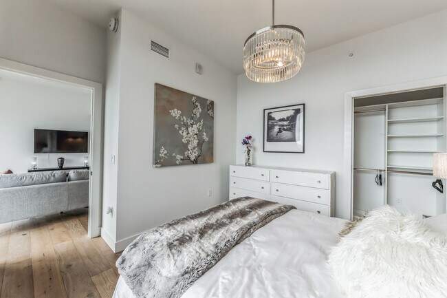 Building Photo - DOWNTOWN AUSTIN CONDO ON RAINEY STREET!! 1 BEDROOM 1 BATH - FULLY FURNISHED