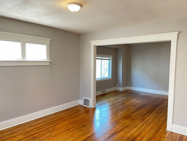 Building Photo - Florence/Minne Lusa 4 bed 2 bath house 160...