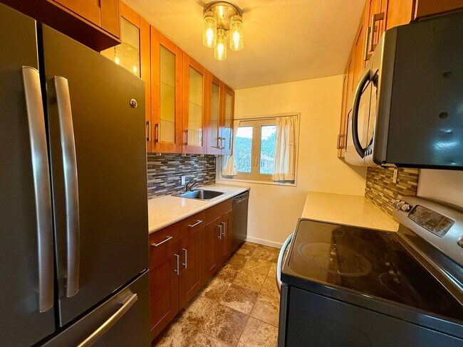 Building Photo - Million-Dollar Views of Granite Mountain &...