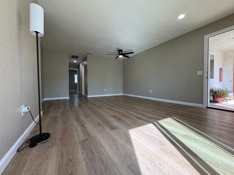 Living Room - 1117 Oxford Dr