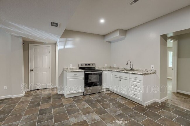 Building Photo - 8718-8720 E Winner Rd